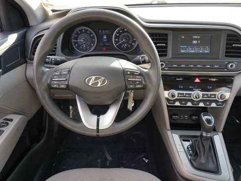Used 2020 Hyundai Elantra SE FWD image 19