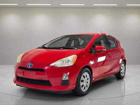 Used 2014 Toyota Prius C One image 16