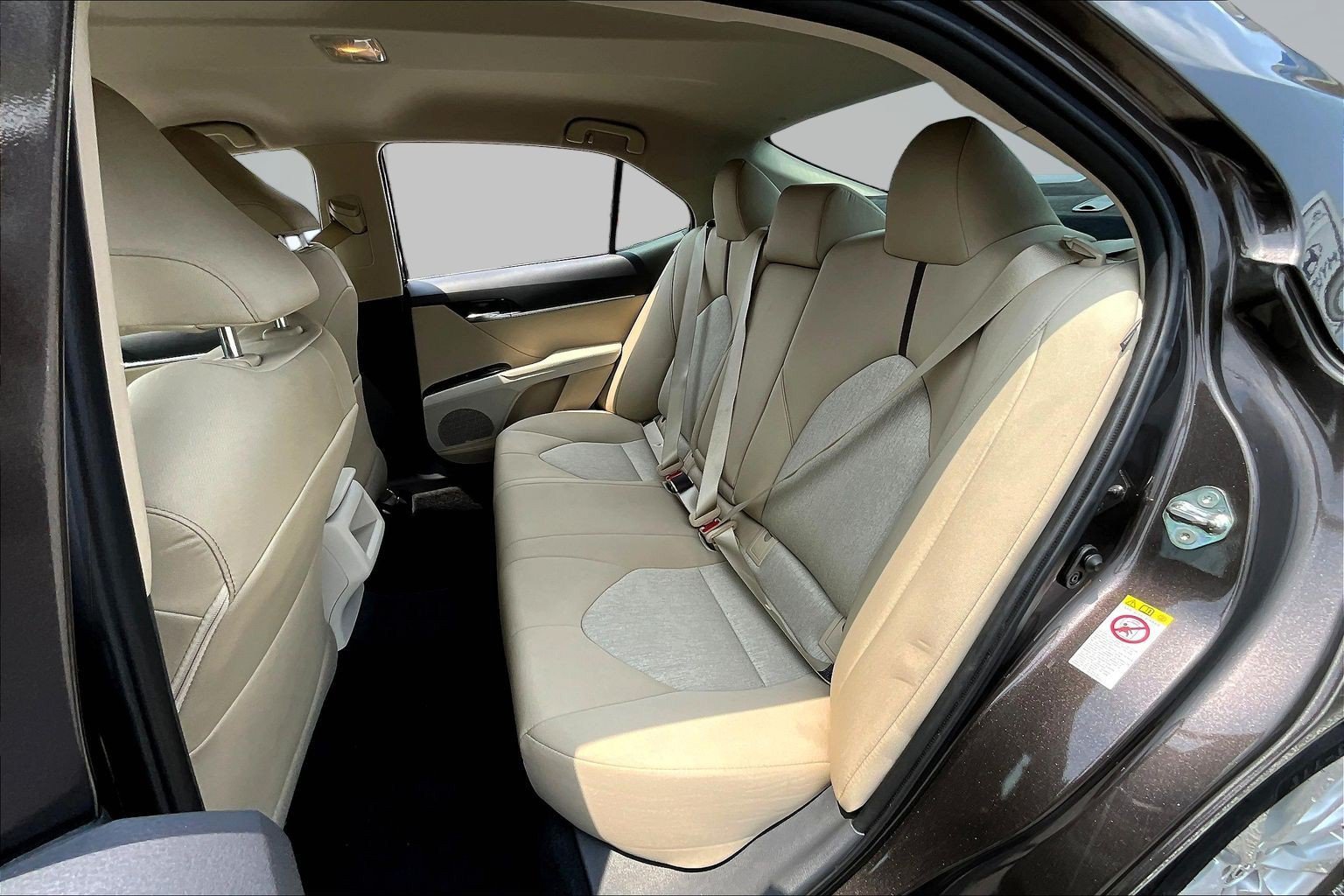 Used 2019 Toyota Camry LE FWD image 19