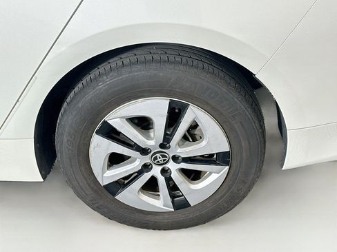 Used 2017 Toyota Prius Three w/ Carpet Mat Package FWD image 11