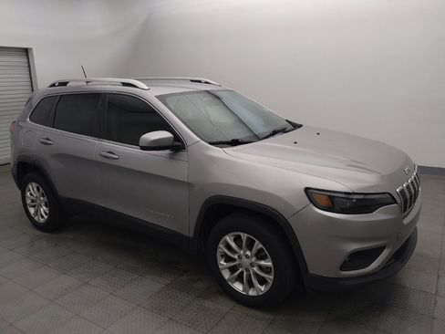 Used 2019 Jeep Cherokee Latitude w/ Popular Appearance Group FWD image 11