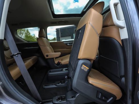 Used 2025 INFINITI QX80 Luxe AWD/4WD image 30
