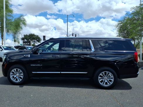 Used 2025 GMC Yukon XL Denali AWD/4WD image 8