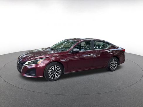 Used 2024 Nissan Altima 2.5 SV FWD image 8