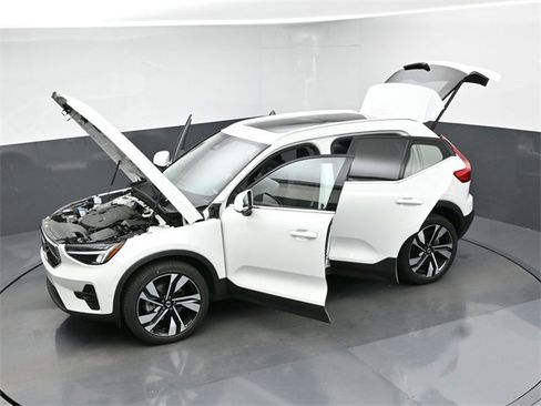 Used 2024 Volvo XC40 B5 Plus w/ Protection Package Premier image 49