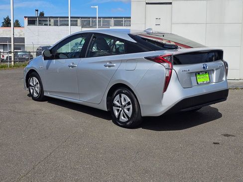 Used 2016 Toyota Prius Three w/ Advanced Technology Package image 5