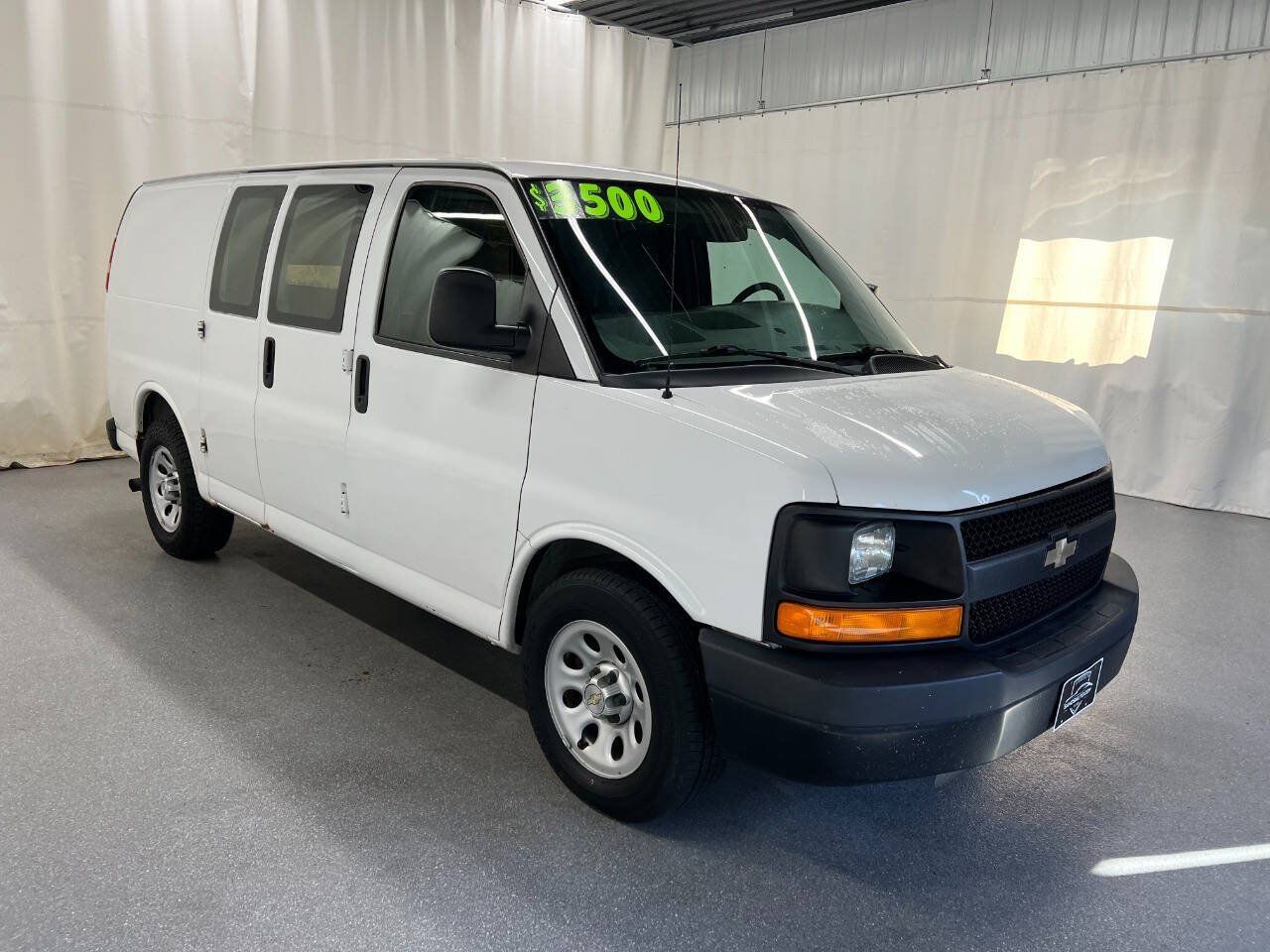 Used 2014 Chevrolet Express 1500 RWD image 3