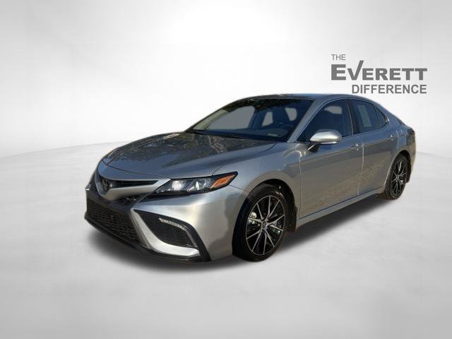 Used 2023 Toyota Camry SE w/ Convenience Package FWD image 3
