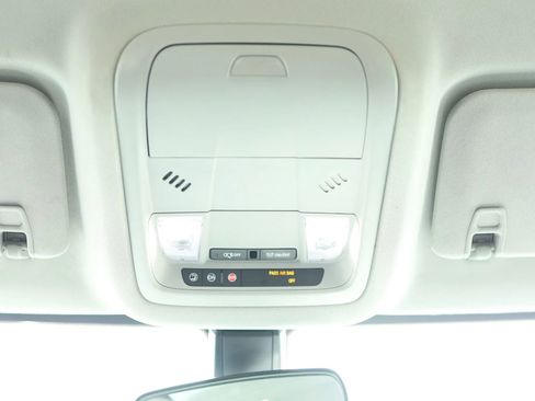 Used 2018 GMC Acadia SLE w/ LPO, Black Accent Package image 33