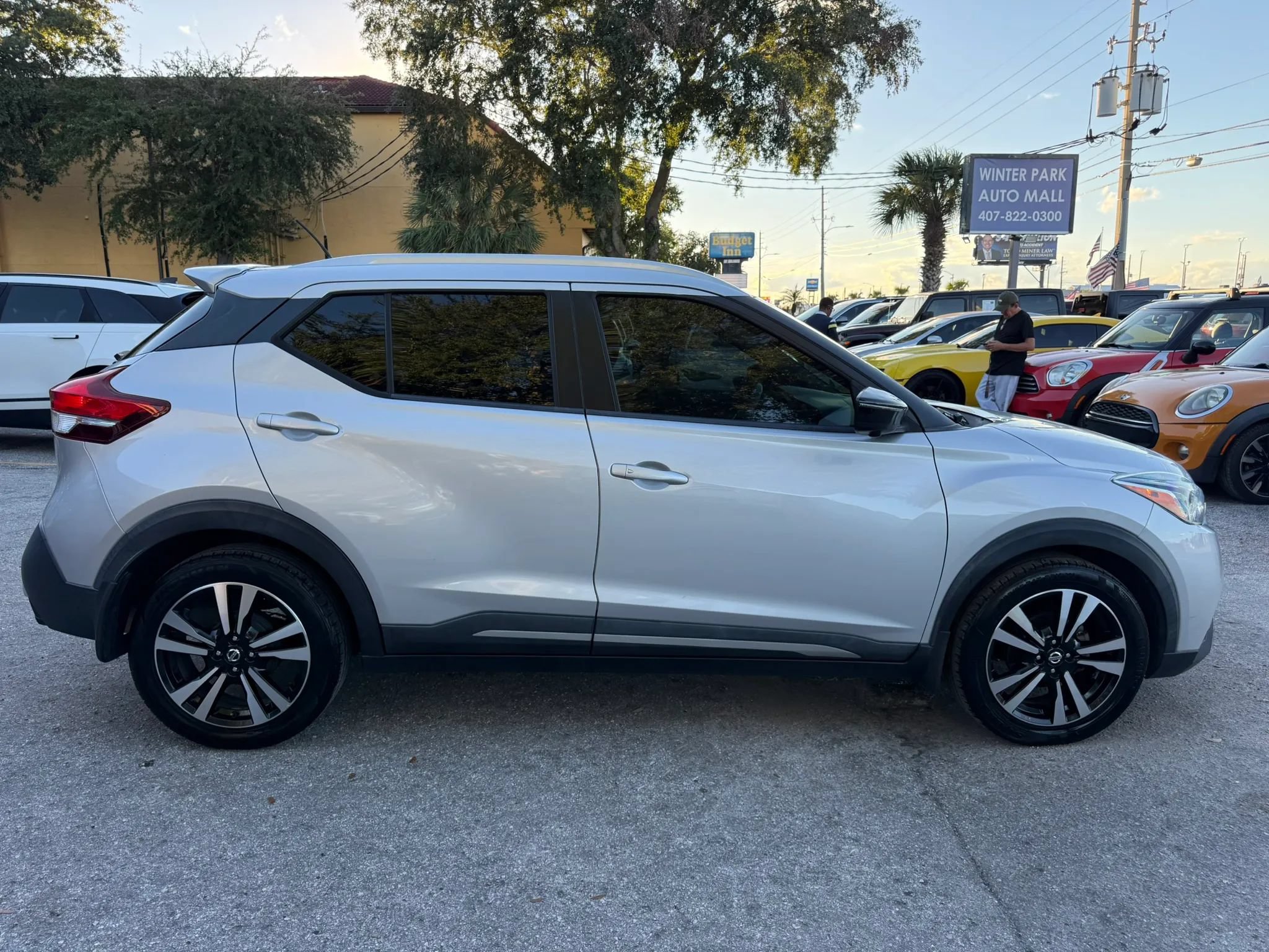 Used 2019 Nissan Kicks SR w/ SR Premium Package FWD image 5