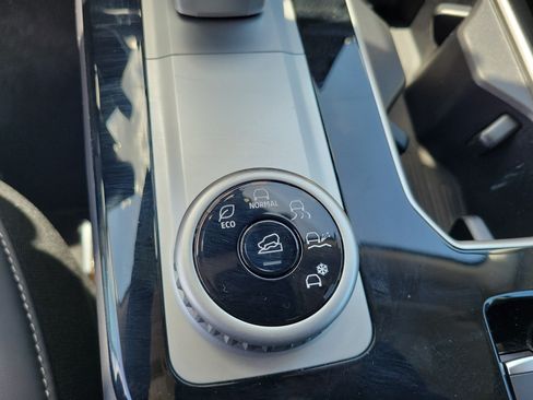 Used 2025 Mitsubishi Outlander SE FWD image 25