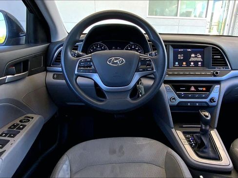 Used 2017 Hyundai Elantra SE FWD image 5