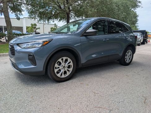Used 2024 Ford Escape Active w/ Tech Pack #1 FWD image 3