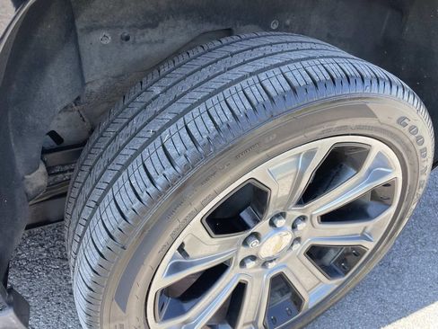 Used 2018 Chevrolet Tahoe Premier AWD/4WD image 15