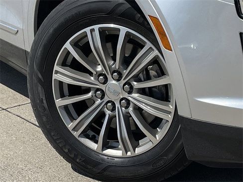 Used 2018 Cadillac XT5 Luxury w/ Driver Awareness Package image 9