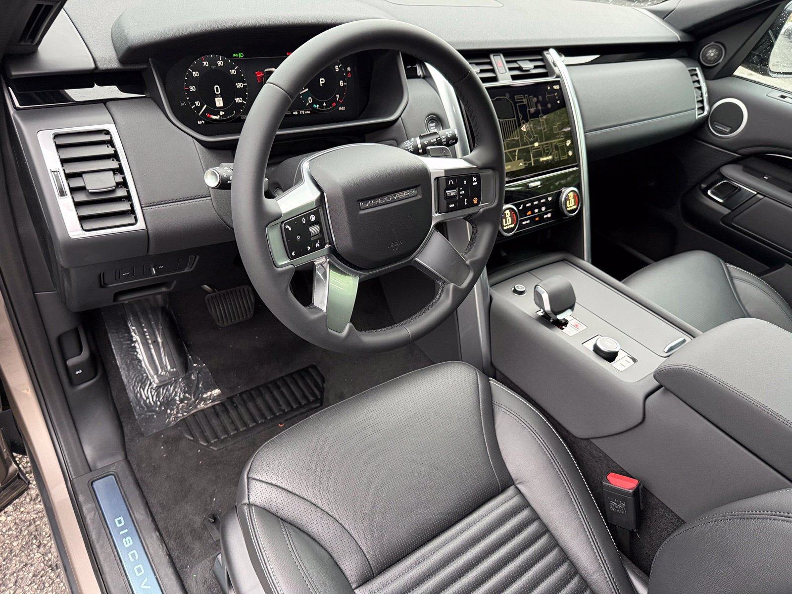 New 2026 Land Rover Discovery S AWD/4WD image 13