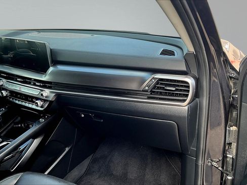 Used 2025 Kia Telluride S FWD image 28