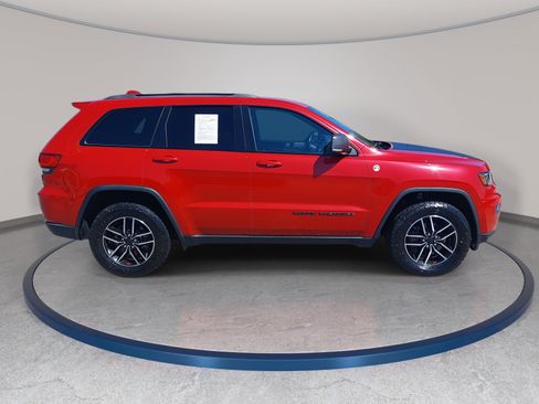 Used 2020 Jeep Grand Cherokee Trailhawk w/ Trailhawk Luxury Group AWD/4WD image 4