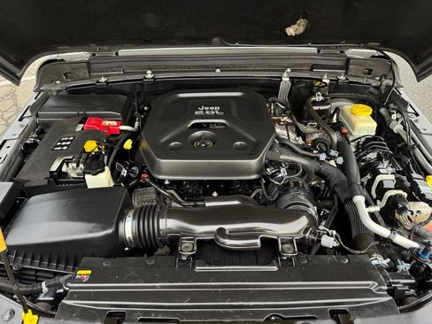Used 2021 Jeep Wrangler Unlimited Sahara AWD/4WD image 54