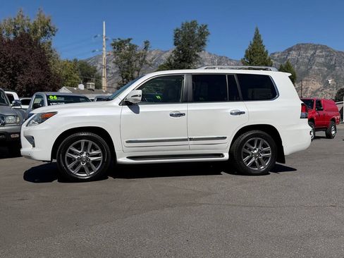 Used 2013 Lexus LX 570 4WD w/ Luxury Pkg image 4