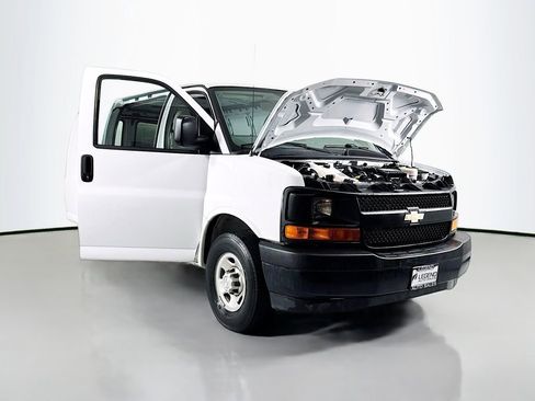 Used 2017 Chevrolet Express 2500 image 15