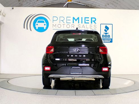 Used 2021 Hyundai Venue SE image 5