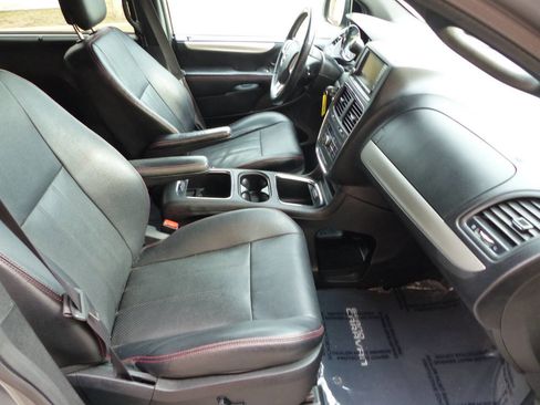 Used 2016 Dodge Grand Caravan R/T w/ Driver Convenience Group image 25