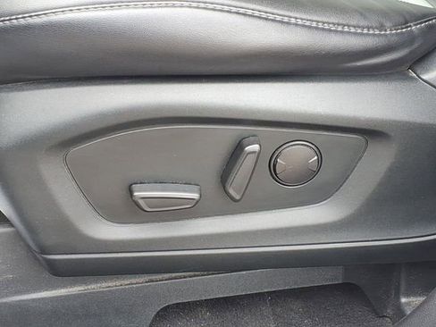 Used 2022 Ford Explorer XLT w/ Equipment Group 202A AWD/4WD image 11