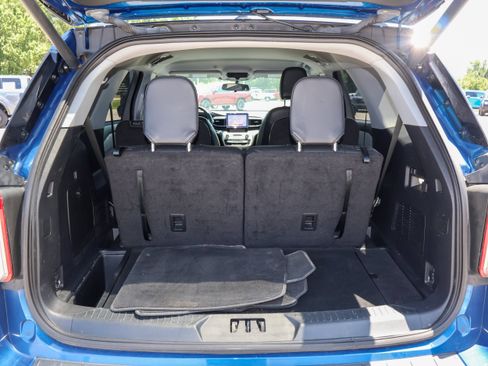 Used 2023 Ford Explorer XLT w/ Equipment Group 202A AWD/4WD image 9