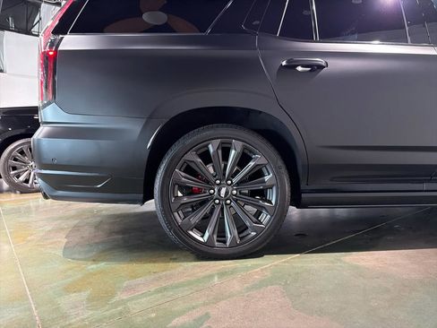 Used 2025 Cadillac Escalade V AWD/4WD image 9