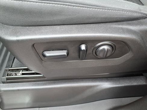 Used 2021 Chevrolet Silverado 1500 LT image 25