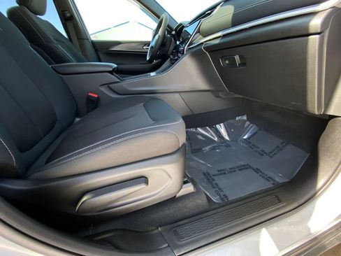 Used 2025 Jeep Grand Cherokee L Laredo image 21