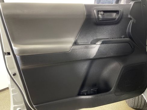 Certified 2020 Toyota Tacoma SR AWD/4WD image 17