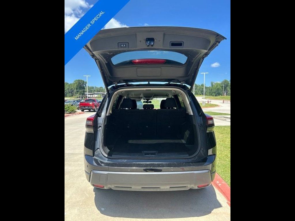 Used 2024 Nissan Rogue SV AWD/4WD image 4