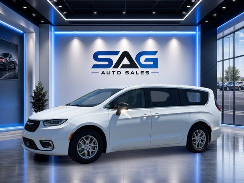 Used 2024 Chrysler Pacifica Touring-L FWD image 9