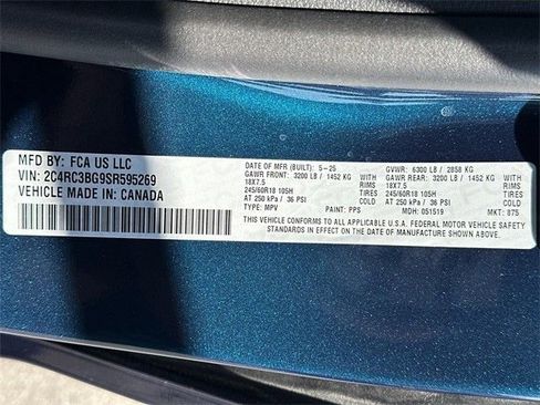 New 2025 Chrysler Pacifica Select image 40