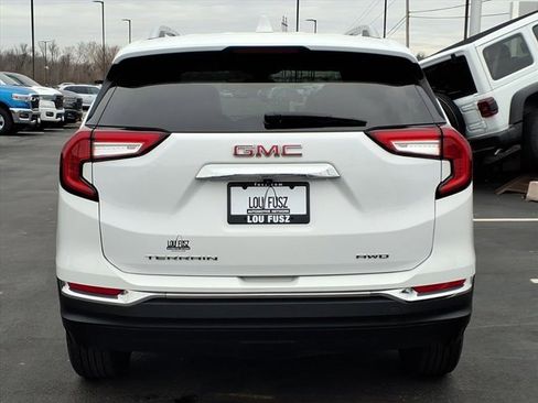 Used 2023 GMC Terrain SLT image 30