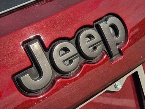 Used 2017 Jeep Grand Cherokee SRT image 12