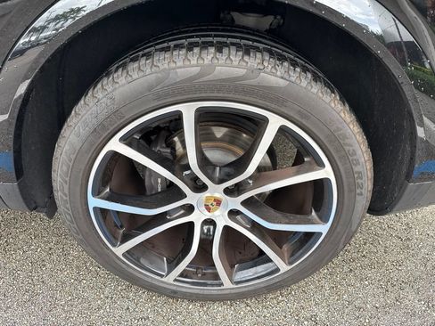 Certified 2023 Porsche Cayenne Platinum Edition AWD/4WD image 24