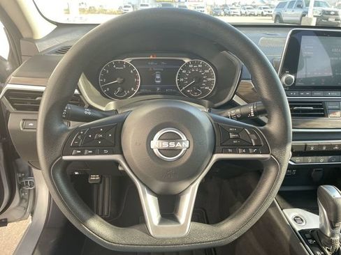 Used 2024 Nissan Altima 2.5 SV FWD image 14