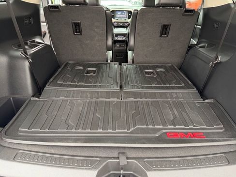 Used 2021 GMC Acadia Denali w/ Denali Ultimate Package image 12