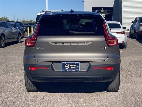 Used 2022 Volvo XC40 T5 R-Design w/ Advanced Package image 8