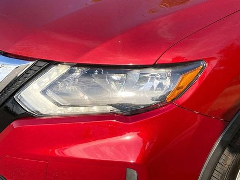 Used 2019 Nissan Rogue SV image 5