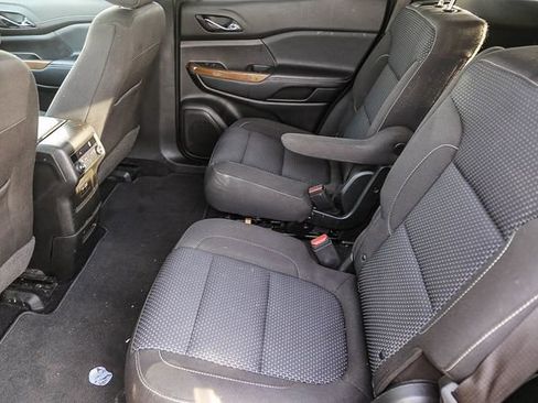 Used 2020 GMC Acadia SLE FWD image 14