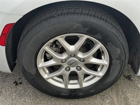 Certified 2024 Chrysler Pacifica Touring-L image 12