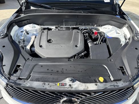 Used 2025 Volvo XC90 B6 Plus image 37