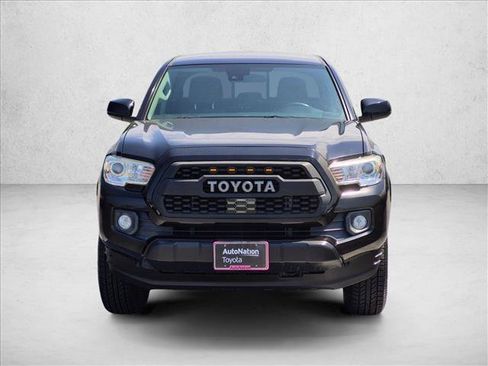 Used 2020 Toyota Tacoma SR5 RWD image 2