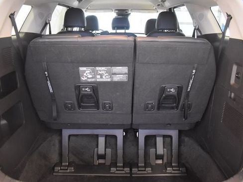 Used 2026 Kia Carnival FWD image 16