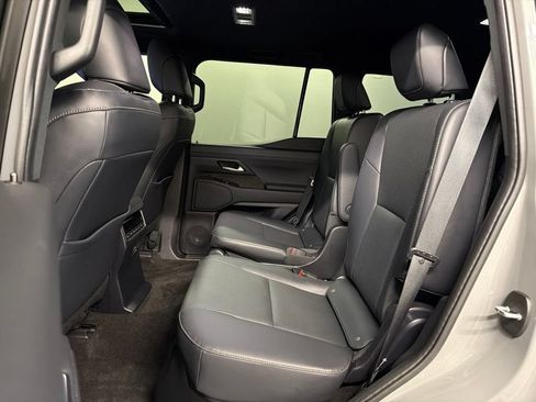 Used 2025 Lexus GX 550 w/ Accessory Package (2T) AWD/4WD image 36