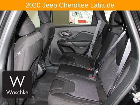 Used 2020 Jeep Cherokee Latitude w/ Cold Weather Group image 17